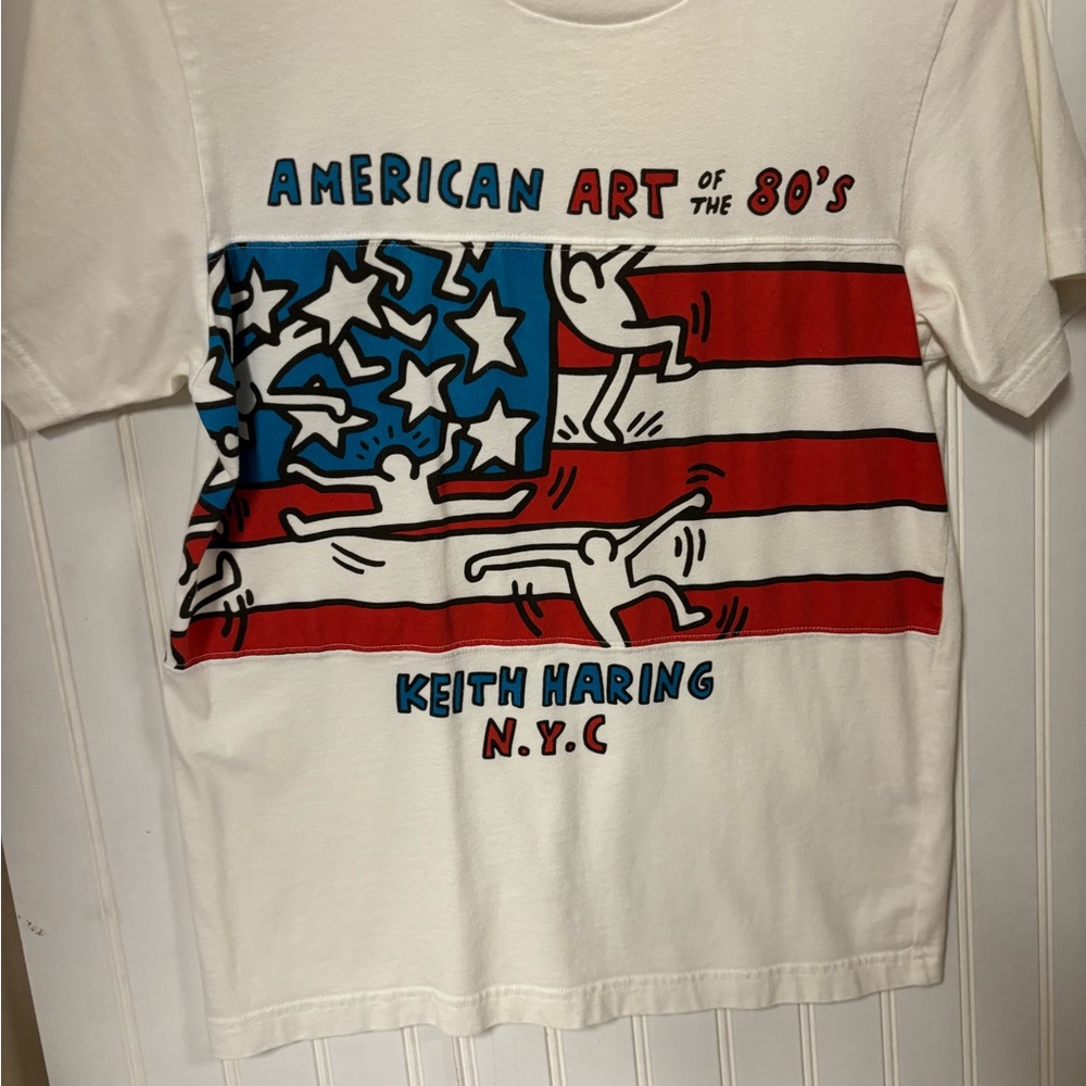 Uniqlo SPRZNY White & Red Flag Short Sleeve Tee Keith Haring Artistic Design